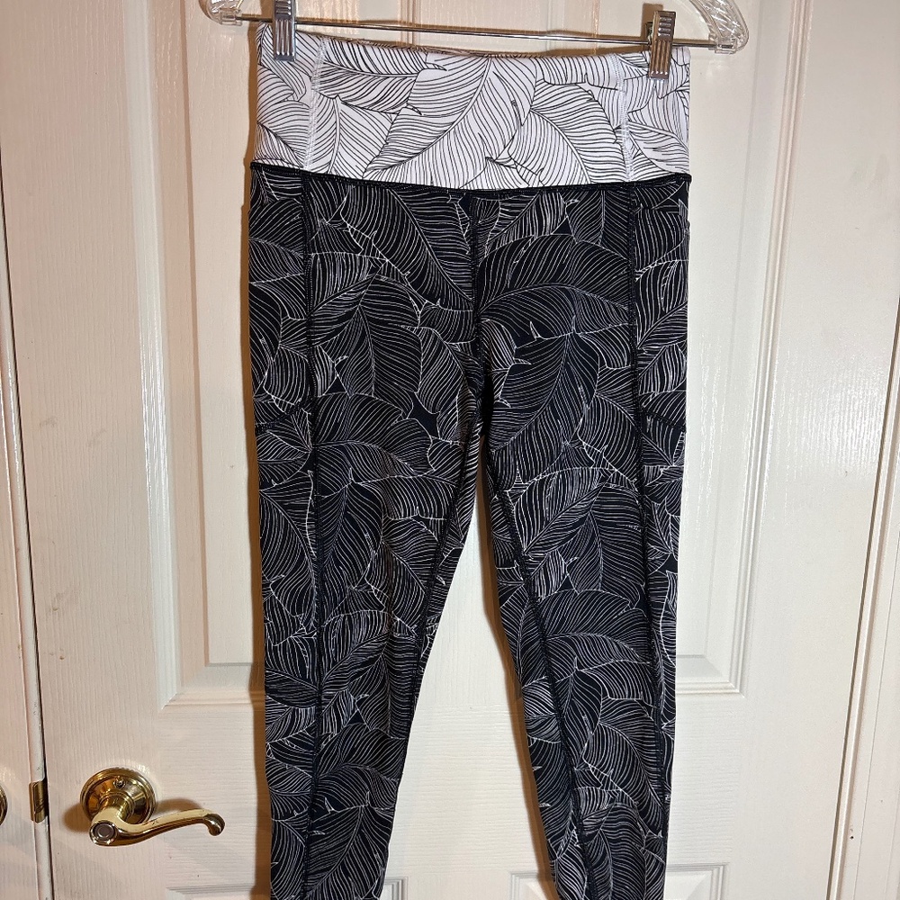 Victoria's Secret Black and White Leaf Patterned Leggings